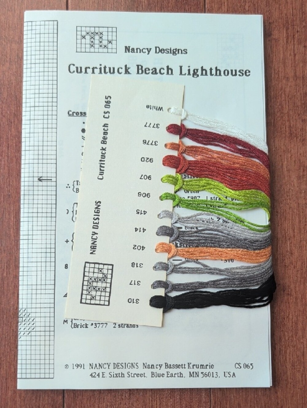Vintage With Tags - Currituck Beach Lighthouse Counted Cross-Stitch Kit - Picture 3 of 4